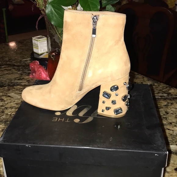 Stunning booties - Picture 7 of 7